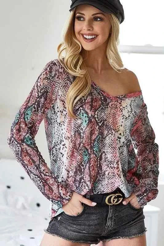 Snakeskin Print Low Gauge Hacci V Neck Top BURGUNDY PINK 4039d36c55834e5b829245eaf0600359-Max-Origin