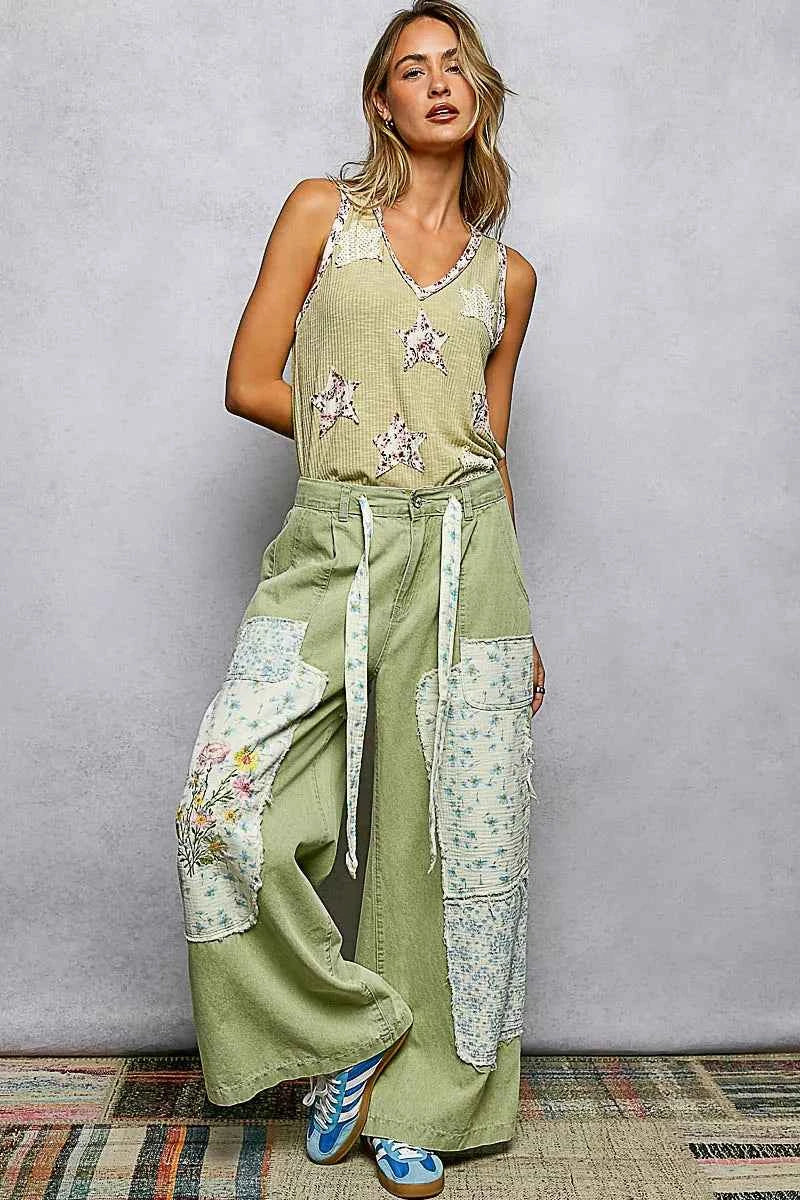 POL Floral Print Star Patch V-Neck Ribbed Tank 417364a2-ae6c-4168-b911-c161efe1d71d-Max-Origin