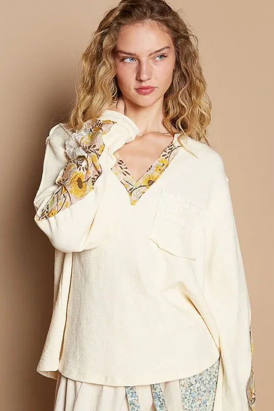 POL Lace Detail Flower Printed V-Neck Knit Top 41ebb9fc-fd8d-4c94-bf61-5a324c5520b6-Max