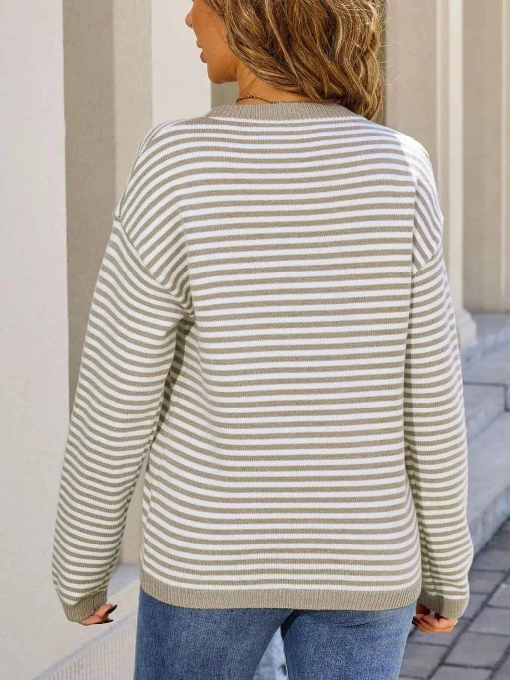Striped Round Neck Sweater 421362a0-36a0-48b4-8247-9d7d3915ed14-Max-Origin