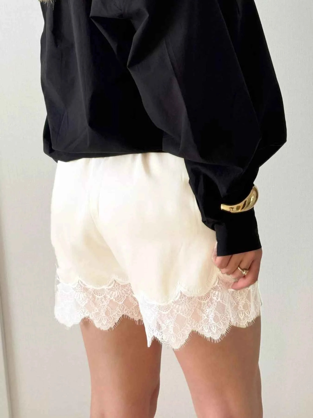 Lace Trim Elastic Waist Shorts 42665e09-8d61-4643-aa97-0546d4cf6fb1-Max-Origin