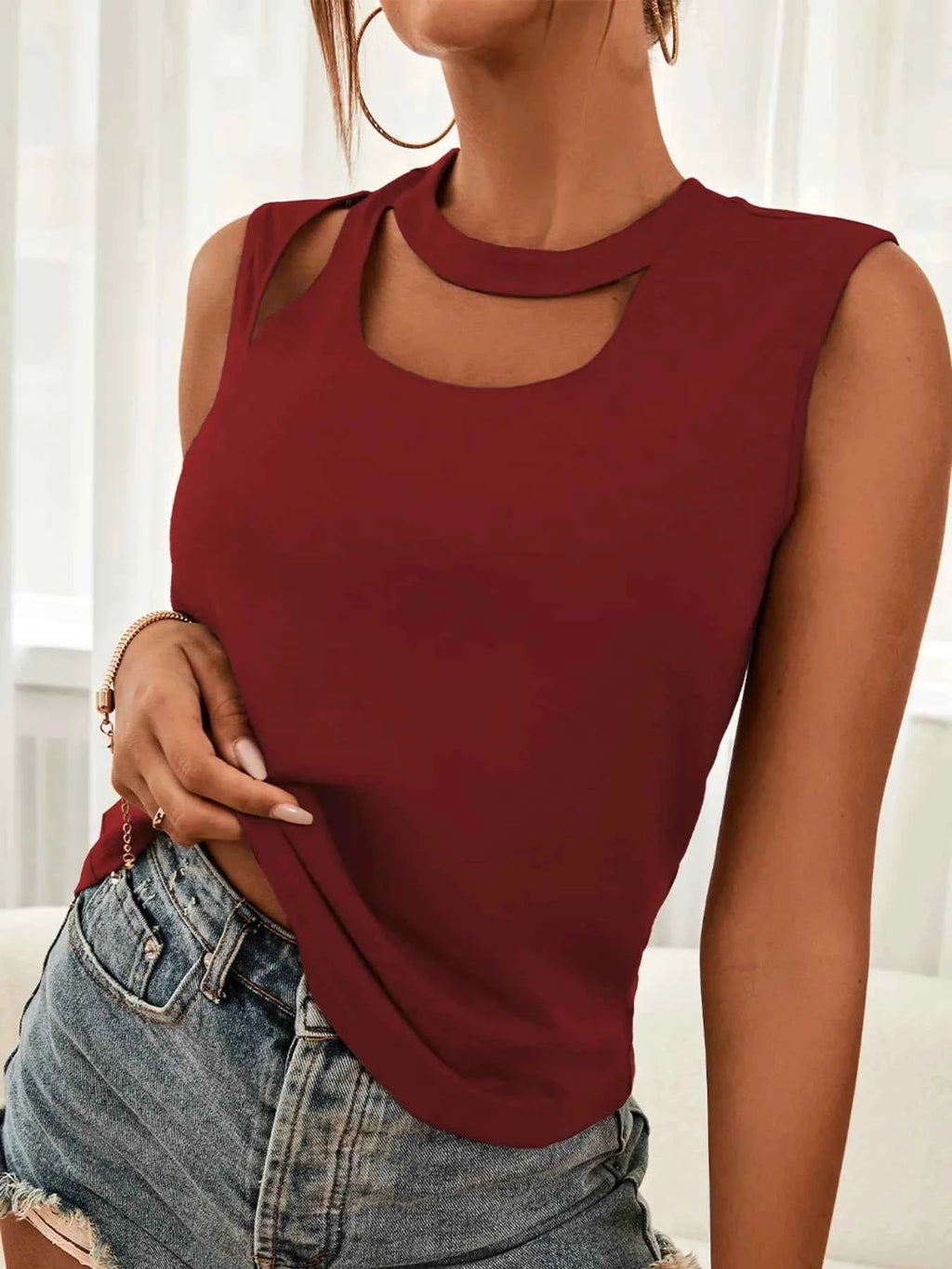 Cutout Sleeveless Tank Top Burgundy 429efd28-3137-4dfa-9bca-28c453e0f86c-Max-Origin