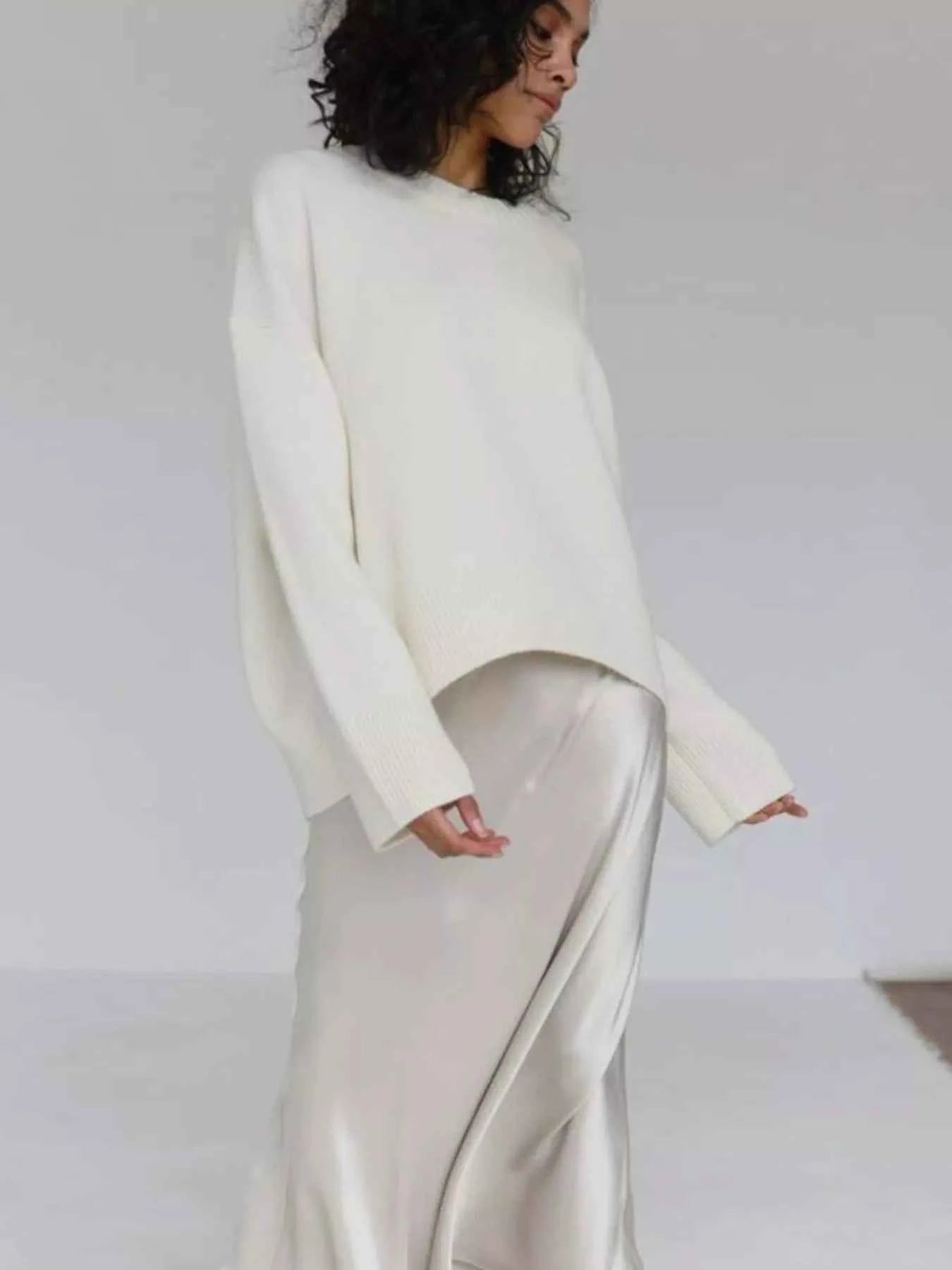 Ribbed Hem Round Neck Sweater 42bfe526-6bb6-469a-8575-77f5ff63970e-Max-Origin