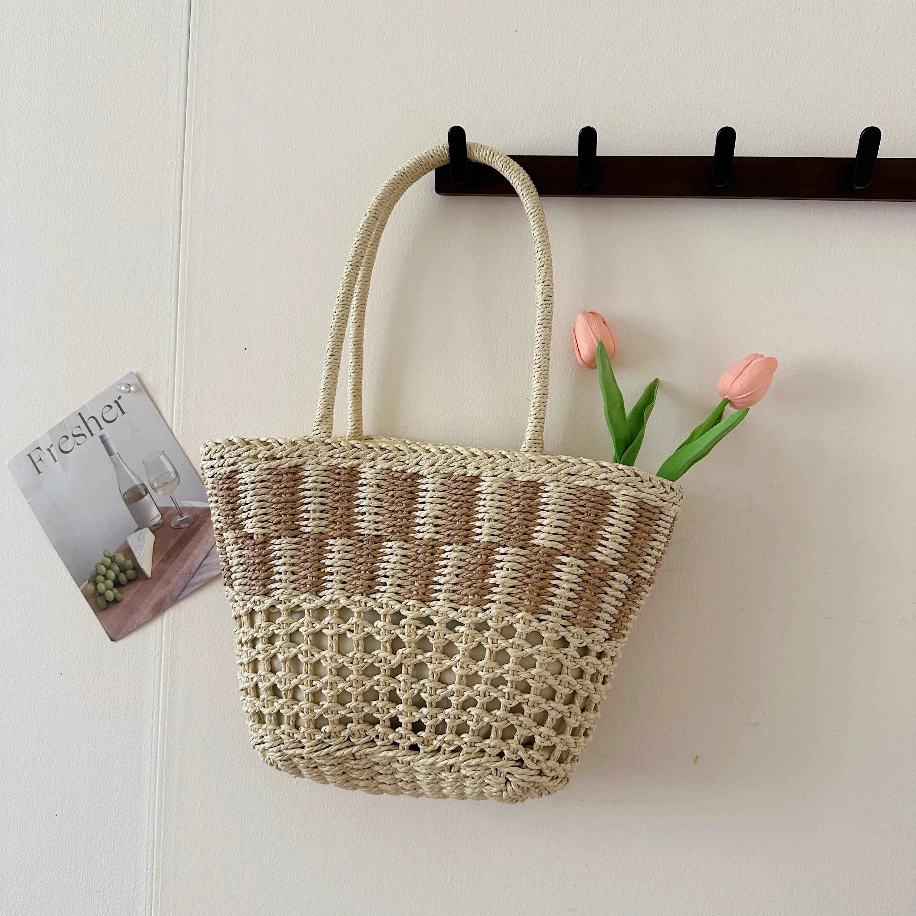 Woven Straw Tote Bag 42def51c508d452484383460f742dce3-Max-Origin