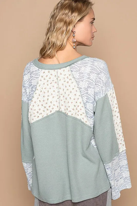 POL Lace Floral Round Neck Knit Top 4316e2e3-a9bc-4f05-8017-51e69b16b5b2-Max