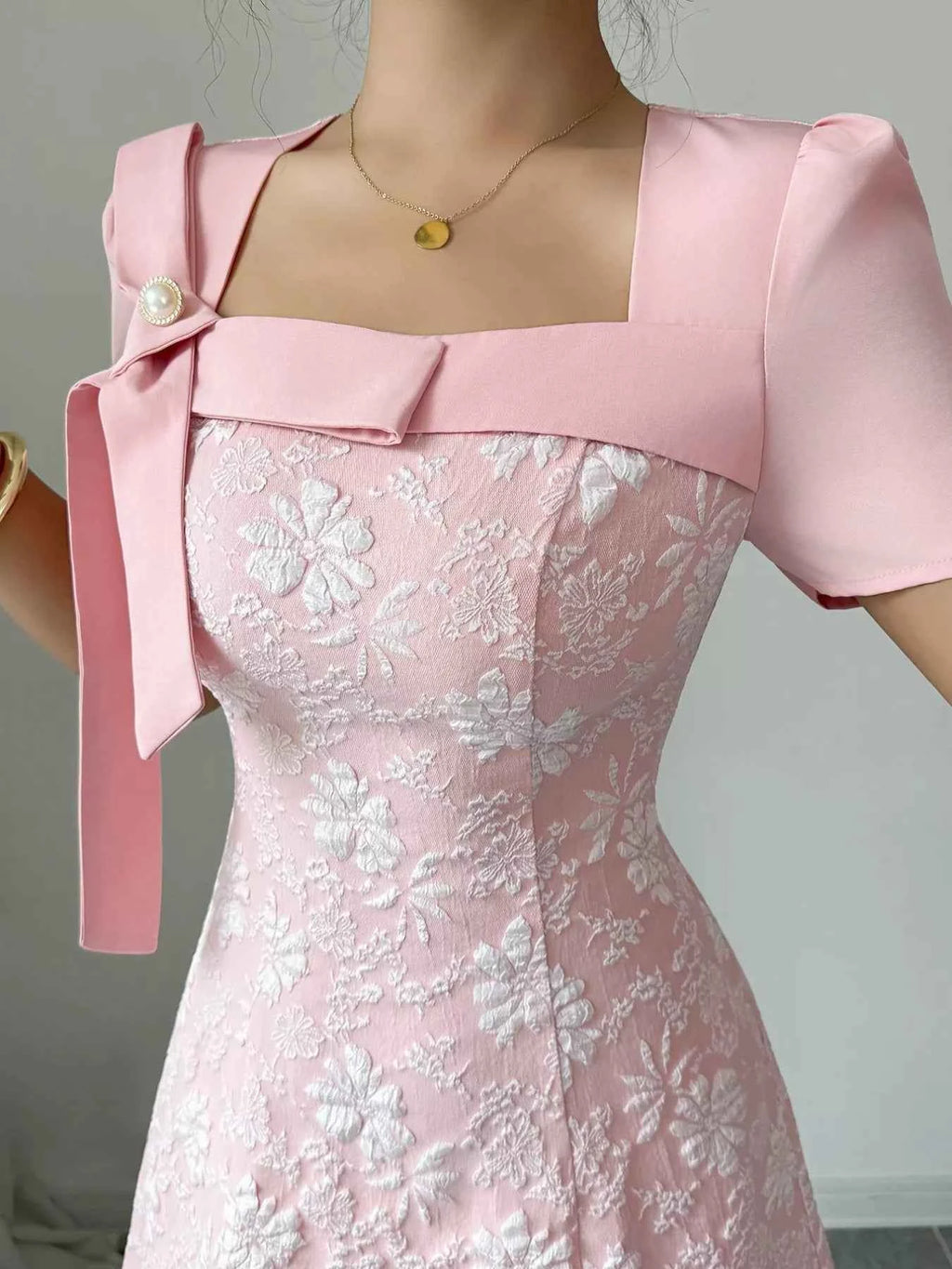 Bow Detail Square Neck Short Sleeve Dress 432299f2-46f8-4bee-bfbe-57898f2fc91a-Max-Origin
