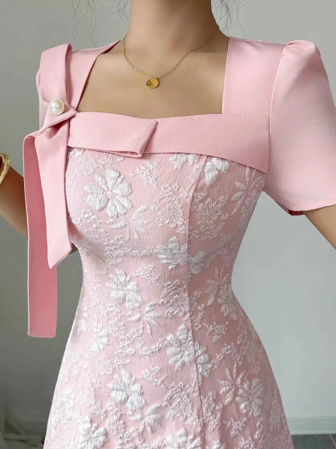 Bow Detail Square Neck Short Sleeve Dress 432299f2-46f8-4bee-bfbe-57898f2fc91a-Max-Origin