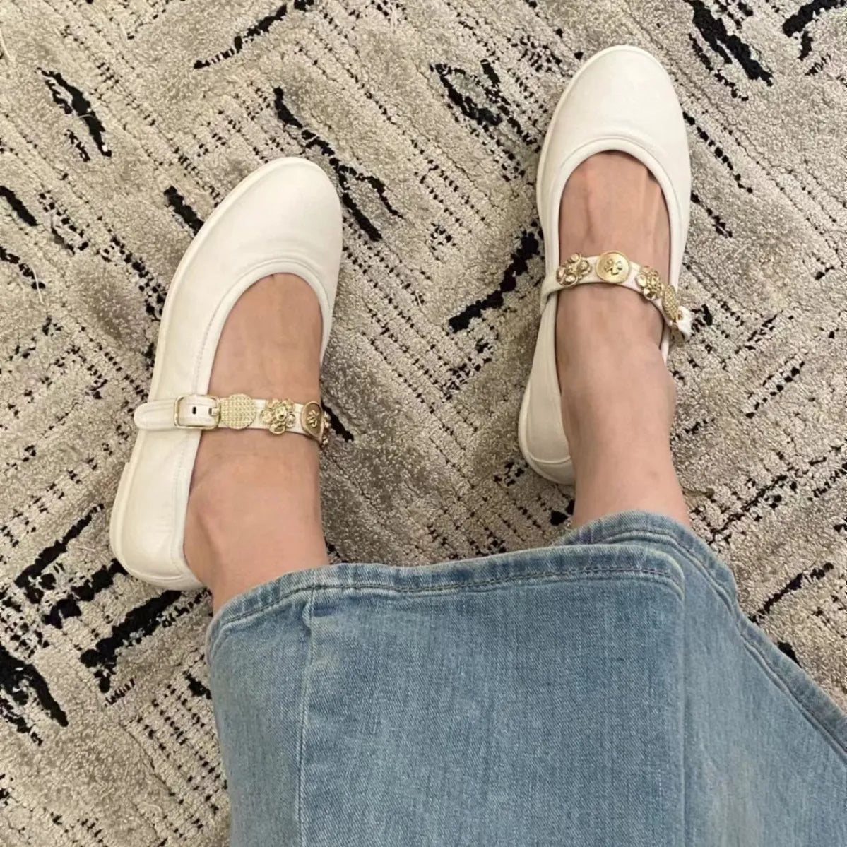 Round Toe Flats Loafers Cream 437e5b39-1cd7-4617-b224-a32105ce3cf3-Max-Origin
