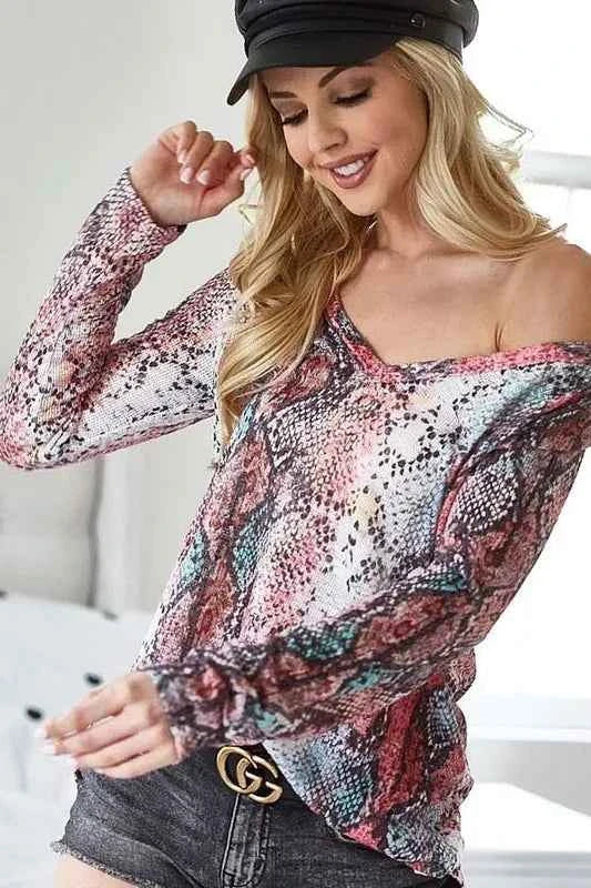 Snakeskin Print Low Gauge Hacci V Neck Top 43f6996b0eb34e37a835fe1911d75ace-Max-Origin