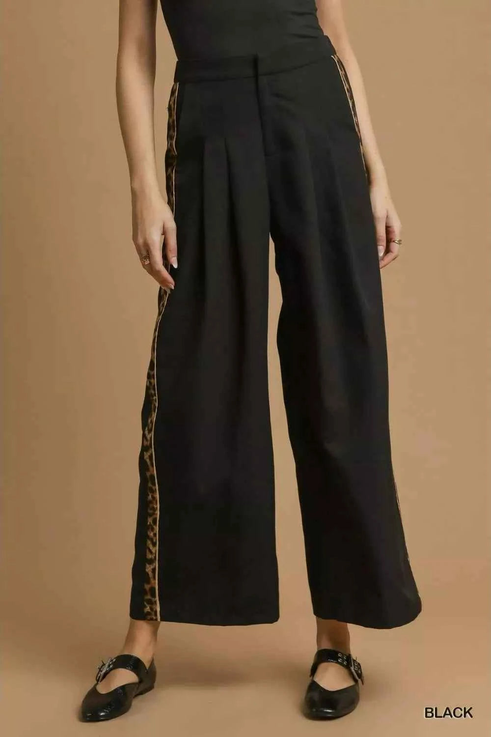 Umgee Front Pleated Wide-Leg Pants with Contrast Trim Black 45773bd1-24db-4d76-abe6-83efc371910a-Max-Origin
