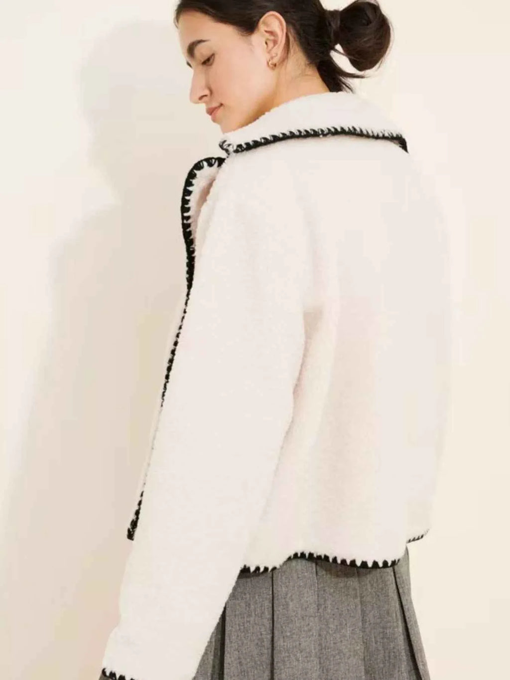 Sherpa Contrast Trim Button Up Outerwear 46a557375bde48e187479c66129416f1-Max-Origin