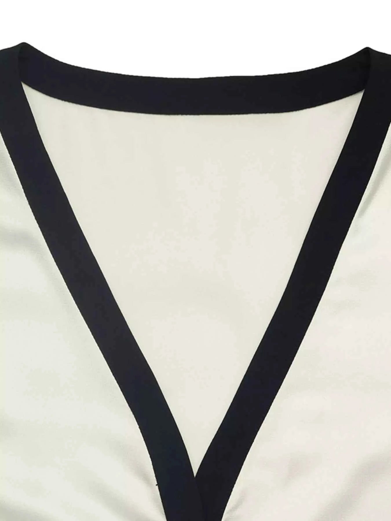 Contrast Trim V-Neck Blouse 46c51d97abc546c1af6a01d4525d26ba-Max-Origin