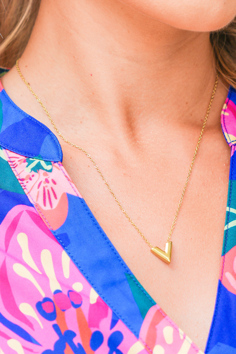 Gold Minimalist V Pendent Chain Necklace 46dc70d0858820bd