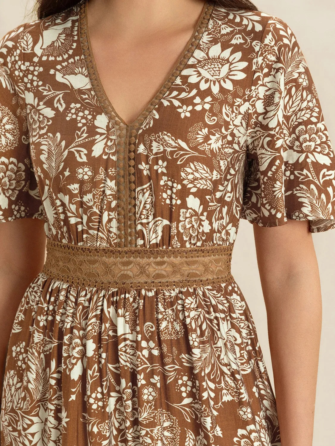 Lace Detail Printed Short Sleeve Midi Dress 47cb856f-f39f-440f-9e0c-32c3045a4600-Max-Origin