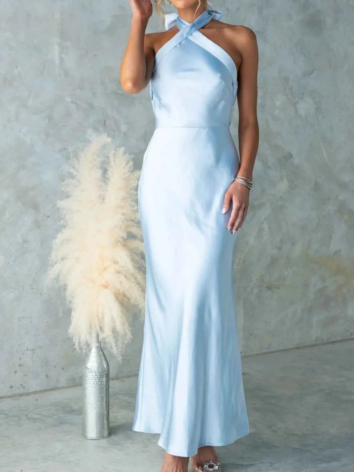 Backless Halter Neck Maxi Dress Light Blue 49027829-013c-4c73-9173-a03917e17c21-Max-Origin