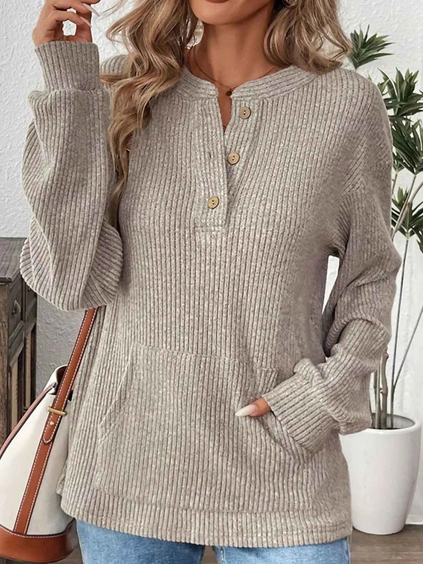 Button Detail Long Sleeve Top 498febf6-755e-4dd0-96de-3e35029869c8-Max-Origin