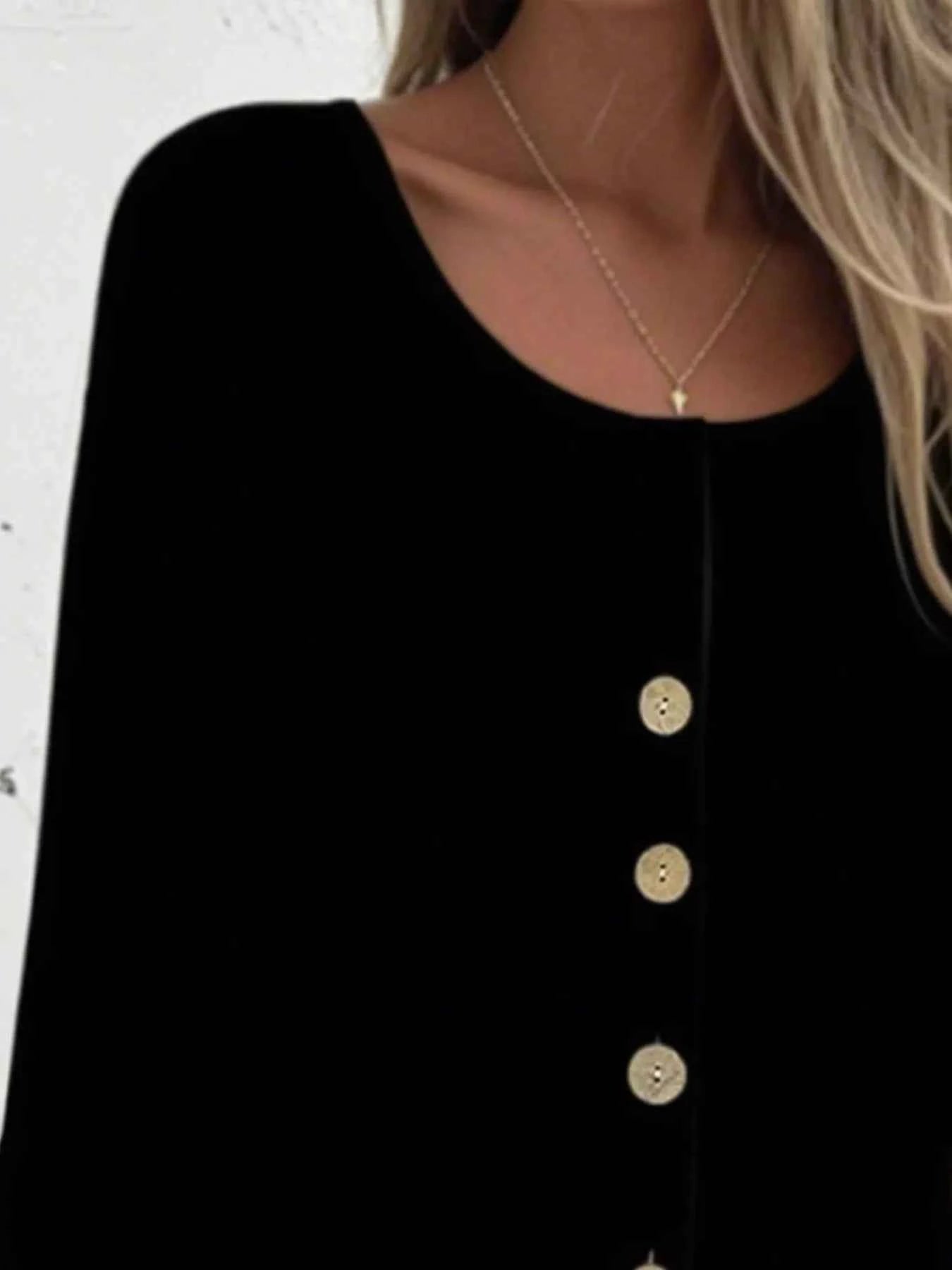 Full Size Button-Front 3/4 Sleeve Casual Blouse Plus Size 4a1da2f8-bfb6-4549-8936-961c45954325-Max-Origin