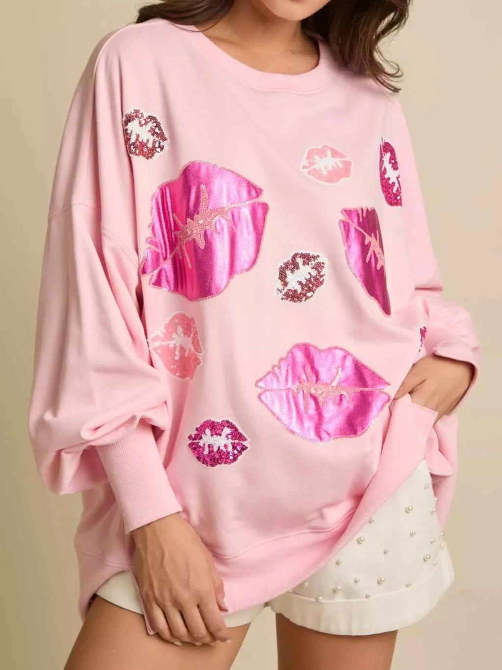 Lips Round Neck Dropped Shoulder Sweatshirt 4a1e03f4-85ec-48d3-bd4f-9447b58296a5-Max-Origin