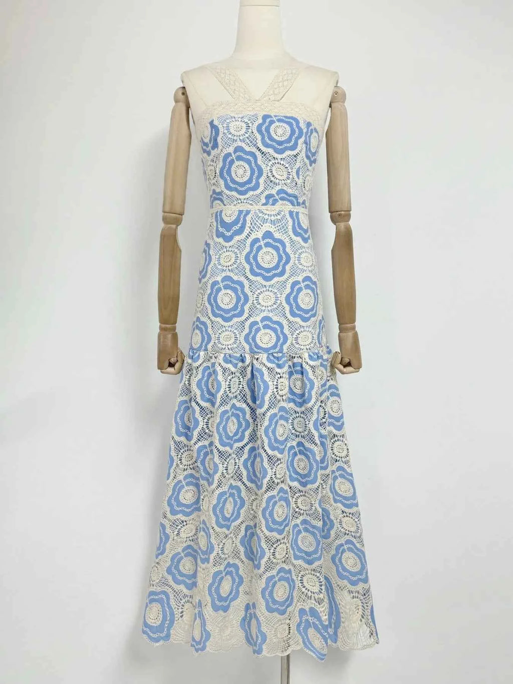 Lace Sleeveless Tiered Midi Dress 4b5572d3-904e-41a0-ae78-6075a078e7e7-Max-Origin