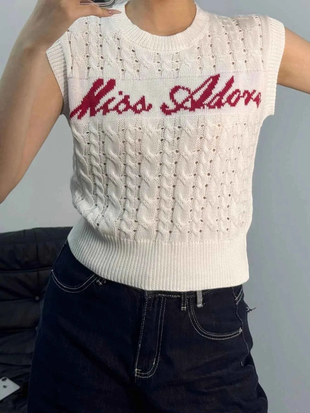 Cable Knit Round Neck Sweater Vest 4b897038492c4fcabae2cbd56f949527-Max-Origin