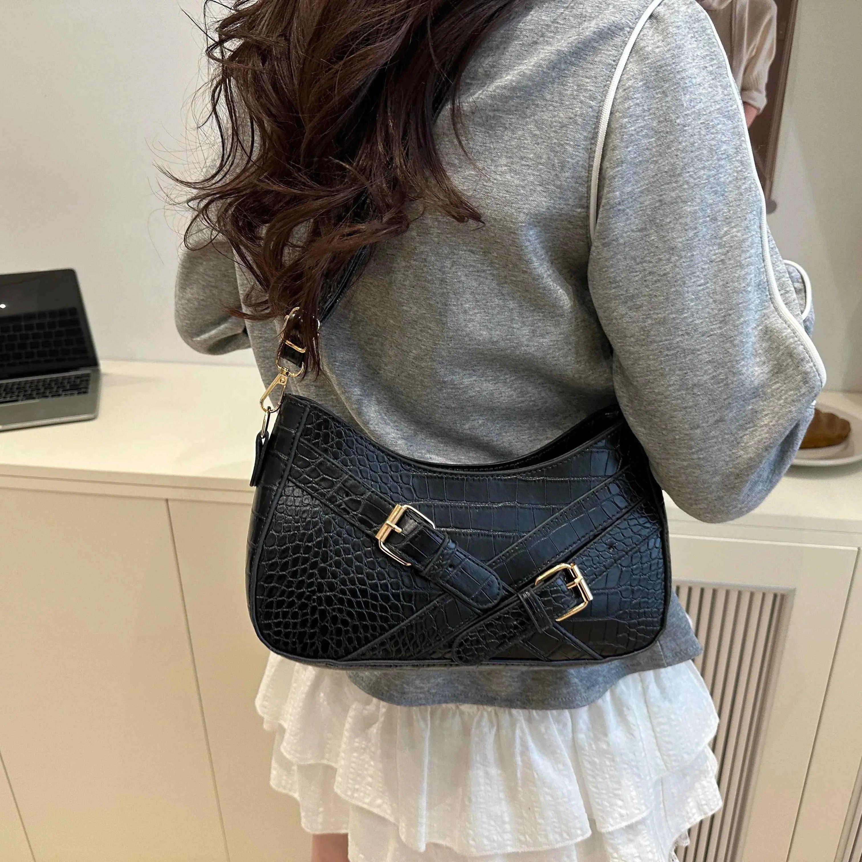Crocodile Pattern Underarm Shoulder Bag 4c912bef498943e68db58d8128562a26-Max-Origin