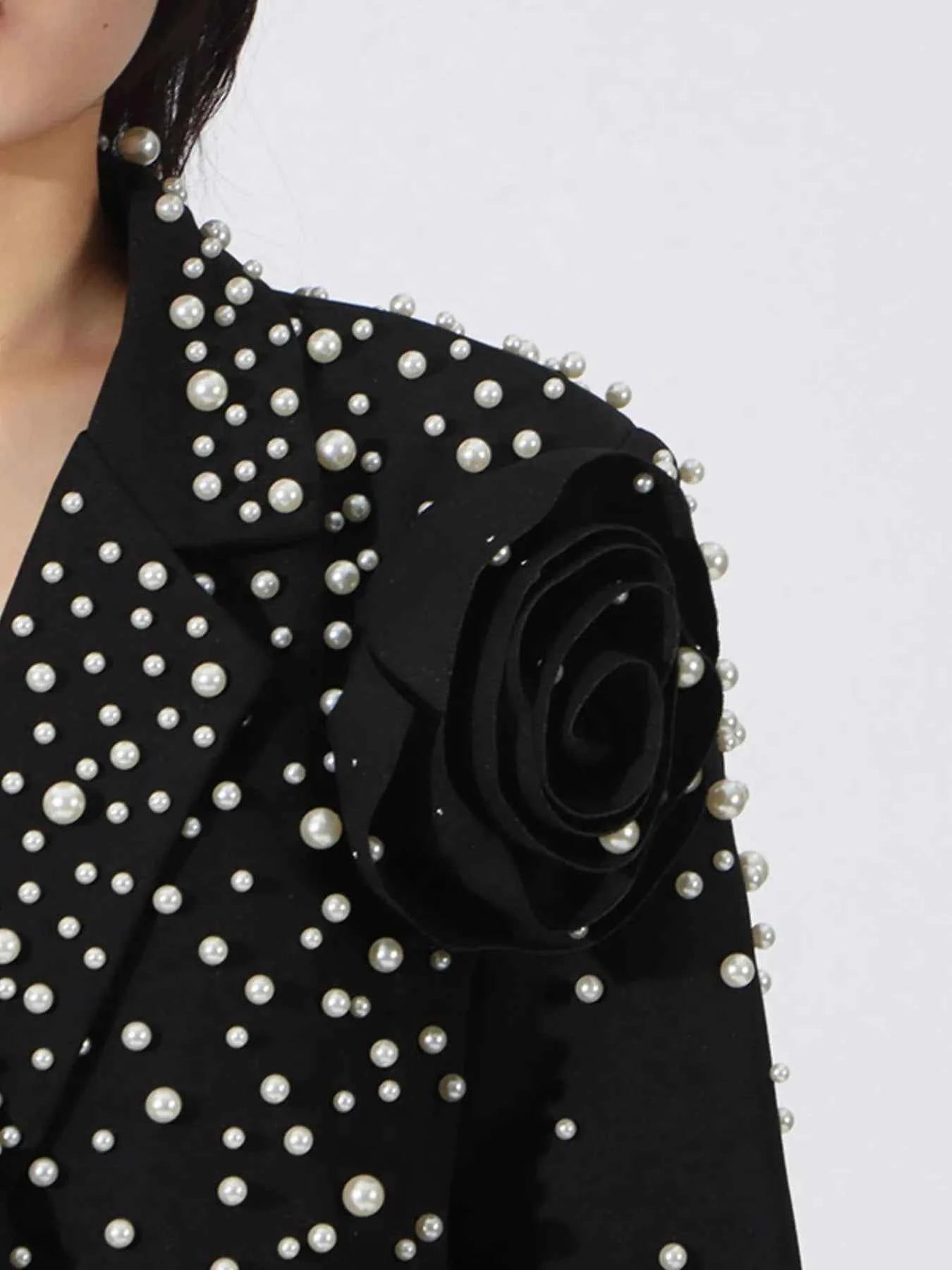Pearl Embellished Double-Breasted Blazer 4d983201-4d1a-4bbd-9dff-249e353a9263-Max-Origin