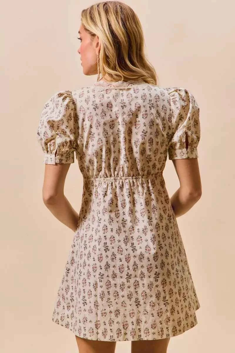 SO ME Floral Print Lace Trim Short Sleeves Mini Dress 4e1230ec535d4684b3f5f0427b85764e-Max-Origin