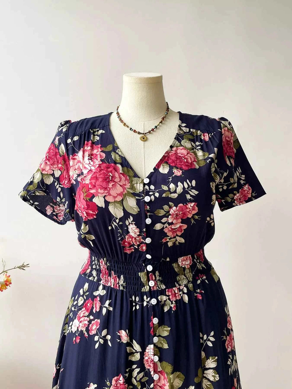 Plus Size Floral Print Short Sleeves V-Neck Dress 4e497444-5214-4752-af0b-39b18155c38d-Max-Origin