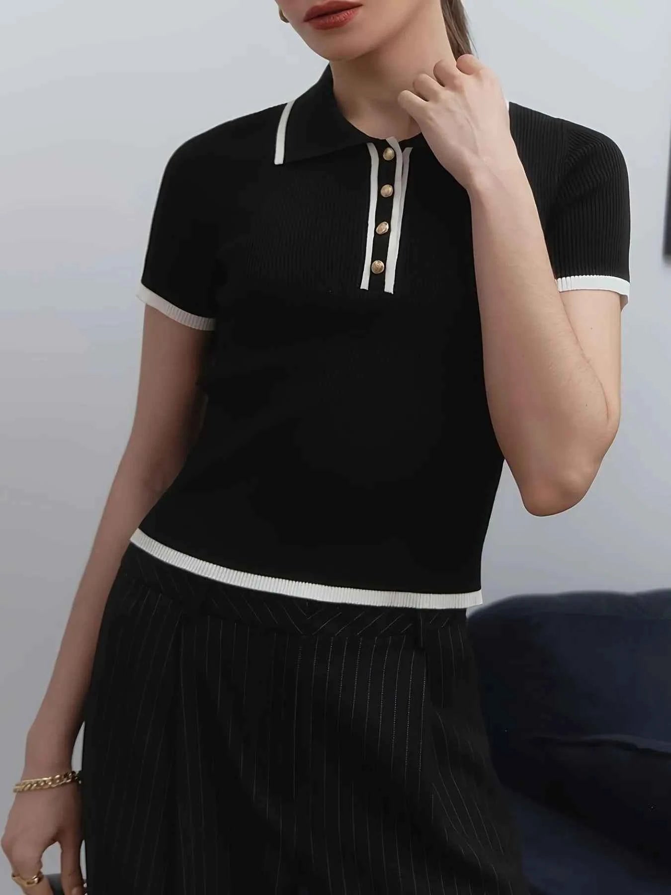 Contrast Trim Button Detail Polo 4edbc052-bf0a-446e-b330-c0ce07dfa7df-Max-Origin