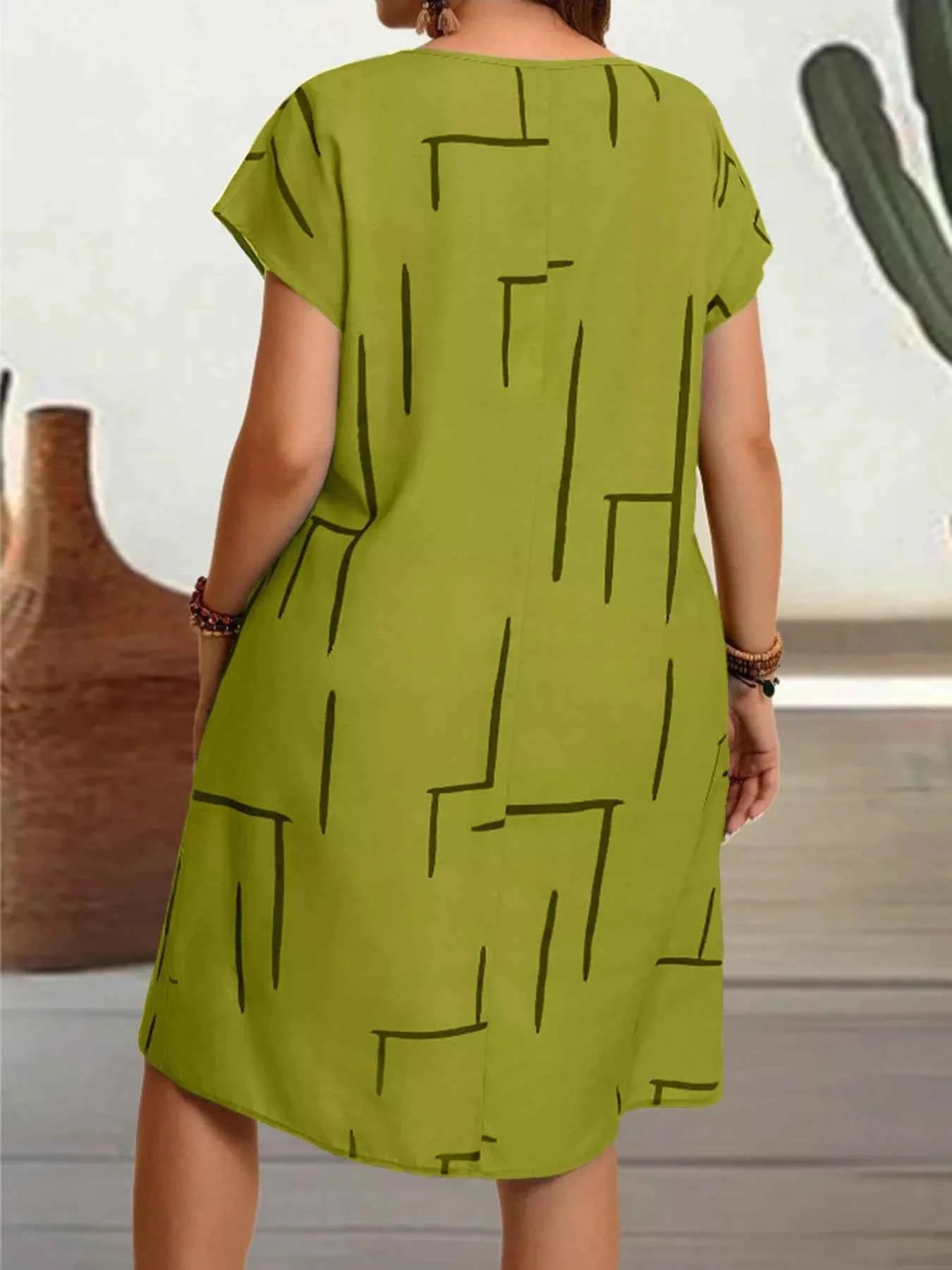 Plus Size Round Neck Short Sleeve Dress 501eac438cef45aaa276ec2ad28a1789-Max-Origin