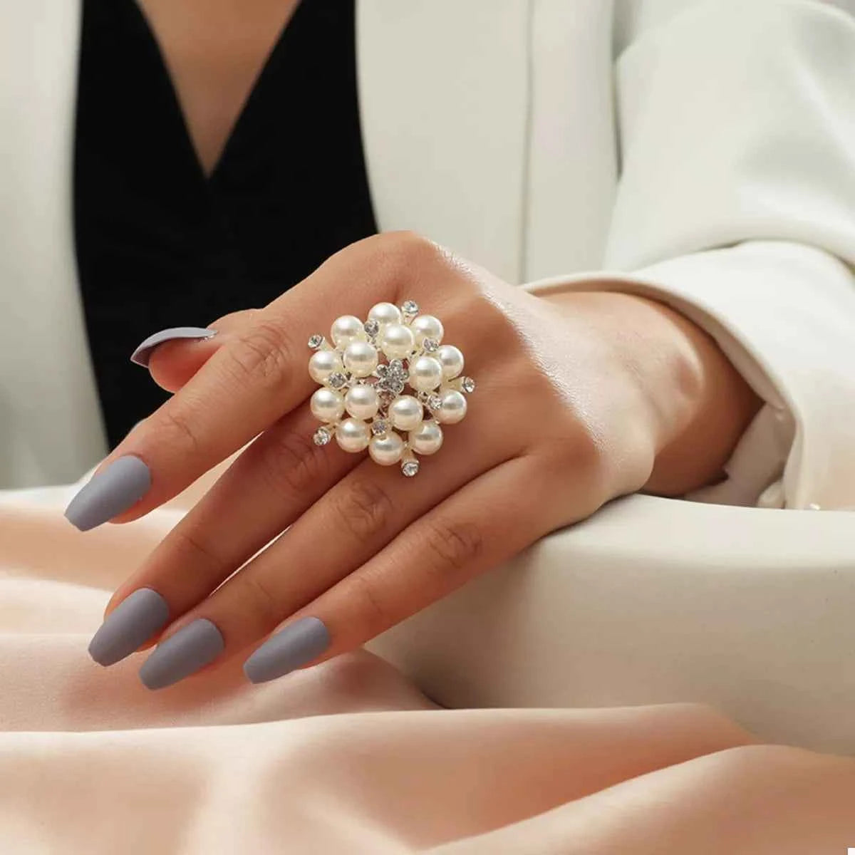 Pearl Cluster Ring Silver One Size 50252771-c46c-4a1a-ab0f-79acf48ae003-Max-Origin