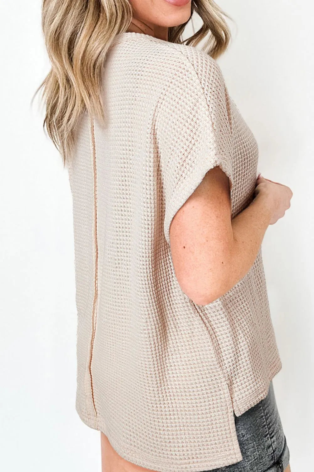 Solid Color Textured Seamed Short Sleeve Top 506febab-bc2d-43b0-bbb5-fe9d7ce8a64e-Max-Origin