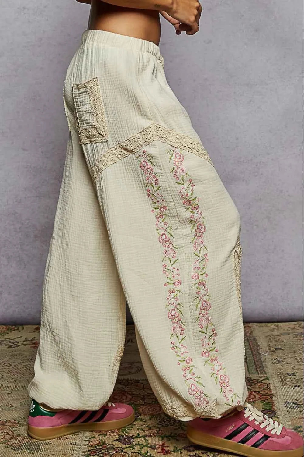 POL Floral Embroidered Drawstring Joggers with Lace Trim 50bdaf02-1fbc-4eea-a90a-4f2858b20778-Max-Origin