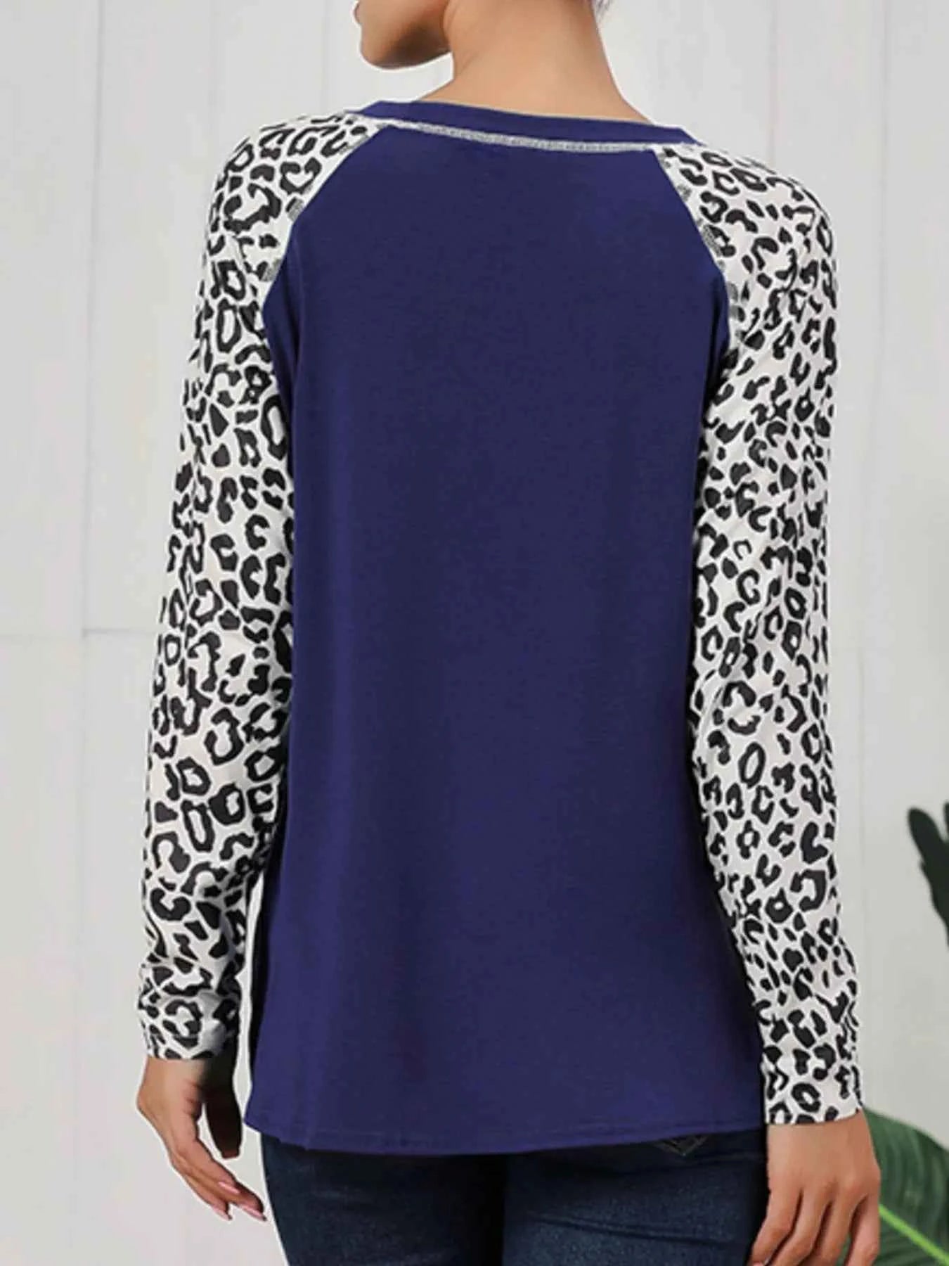 Leopard Print Raglan Sleeve Twist Hem T-Shirt