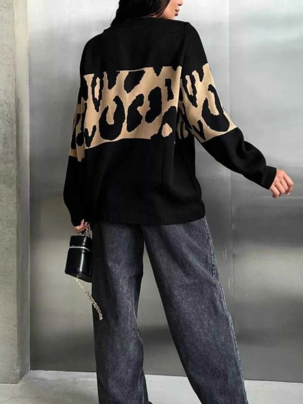 Leopard Color Block Round Neck Sweater 519df2f6-9572-4815-9680-d159a6b73351-Max-Origin