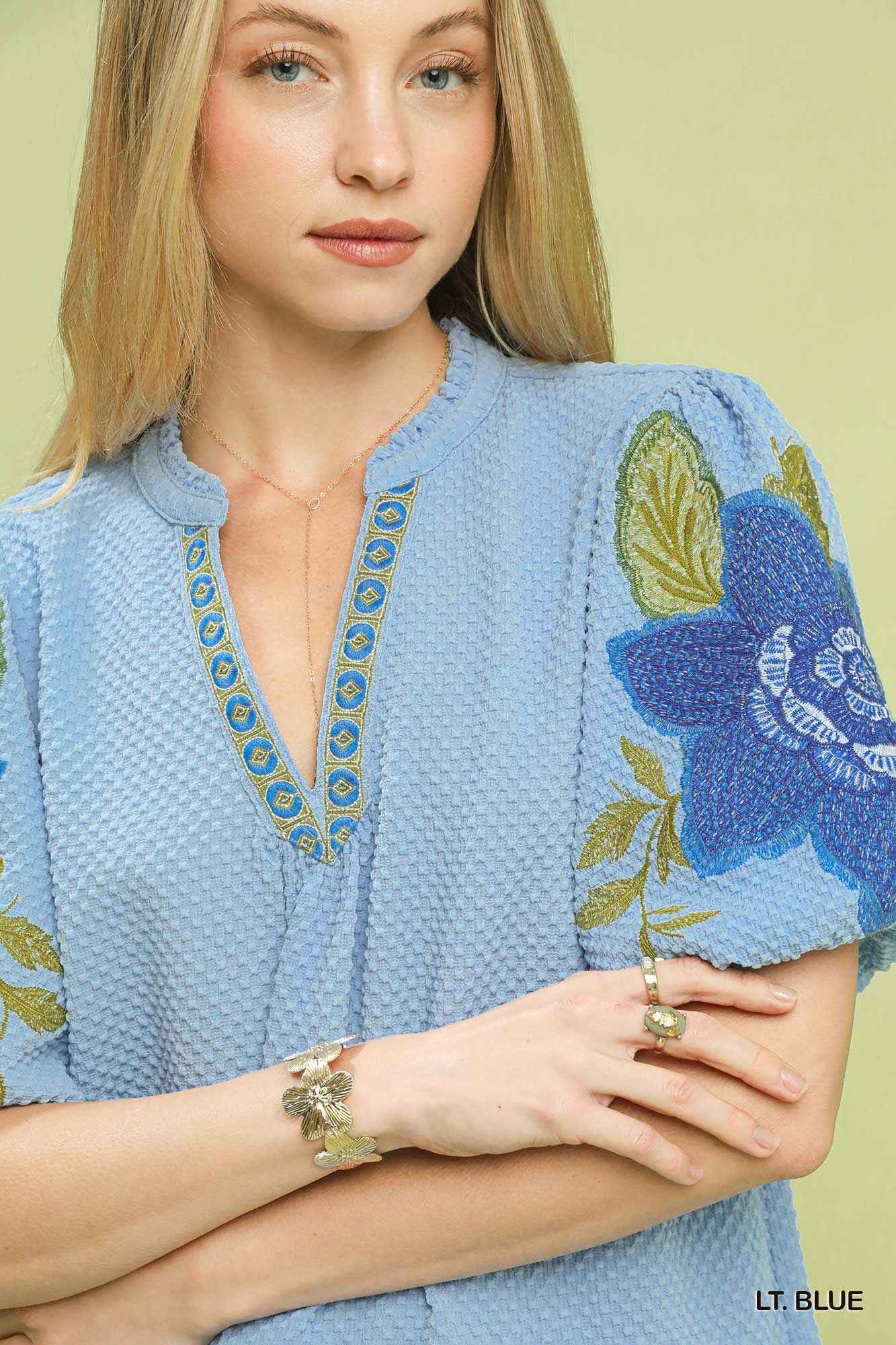 Umgee Textured Jacquard V-Neck Bubble Sleeve Top 51cd07a0-5331-40ec-9998-6fb6320fb5f9-Max