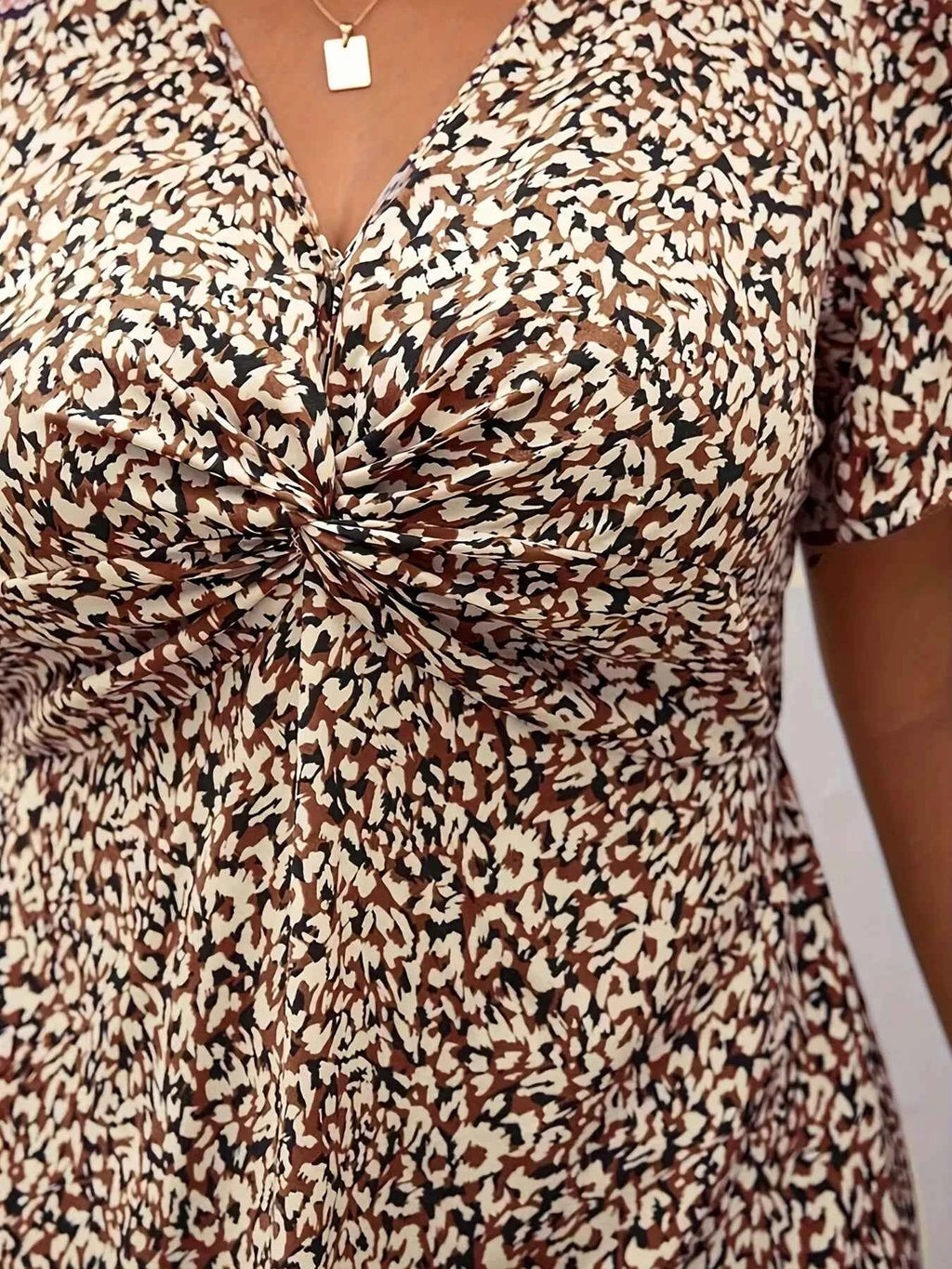 Plus Size Printed V-Neck Short Sleeve Midi Dress 51ff60f0d6d8491fbbc23735a823fdac-Max-Origin