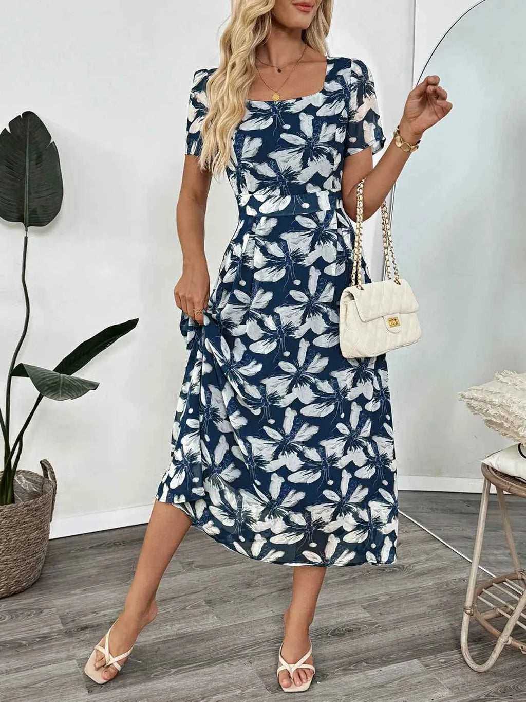 Printed Square Neck Midi Dress 52223ec0-7c00-49d3-ae29-0ea2d01d917b-Max-Origin