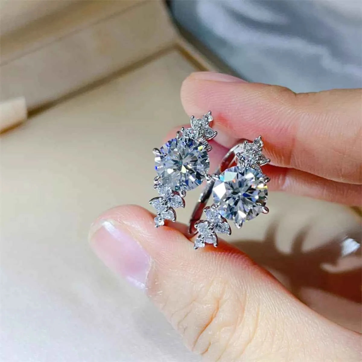 3 Carat Moissanite 925 Sterling Silver Ring 52232ae0-0531-4950-a083-86994299c4ed-Max-Origin