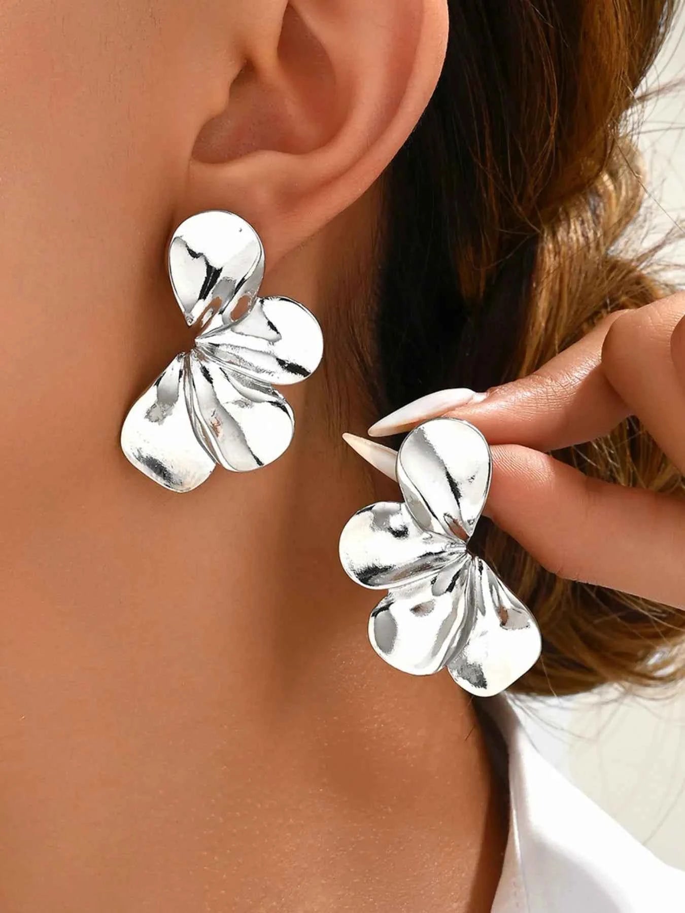 Stainless Steel Flower Earrings Silver One Size 52fa2acd-e50b-47ab-a92c-a91b81d97104-Max-Origin