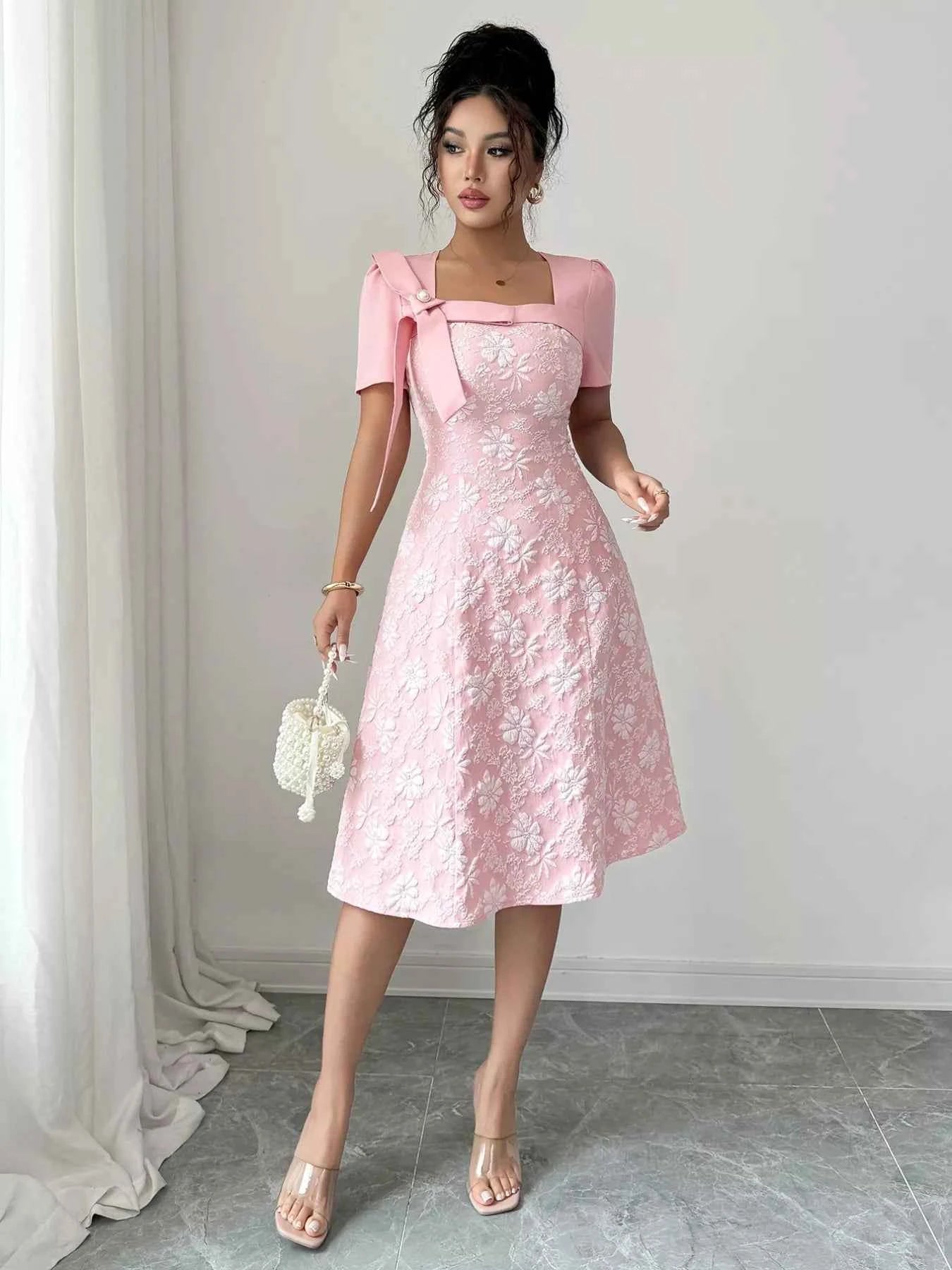 Bow Detail Square Neck Short Sleeve Dress 5422d093-c8e6-4909-8205-03ae82d4465c-Max-Origin