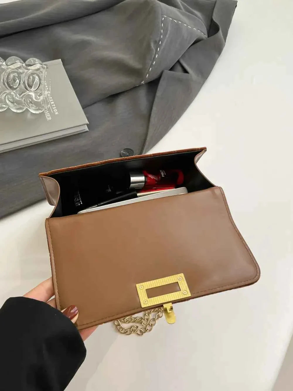 Gold Clasp Chain Shoulder Bag 54399e43-0fdb-465d-a88a-8a91b99c2f14-Max