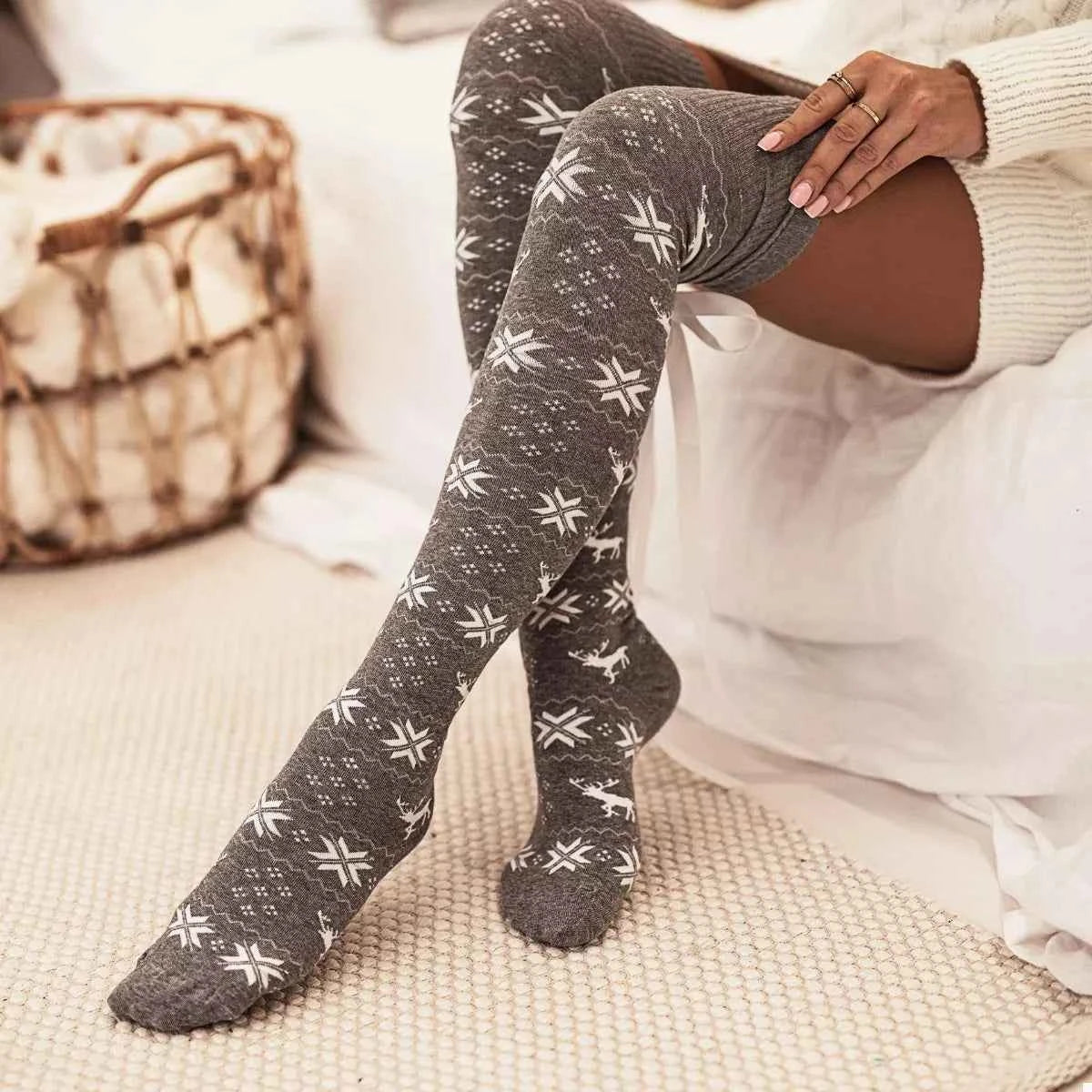 Christmas Bow Knee-High Socks 5440c964-0db3-43c8-b30d-b6ac59df584c-Max-Origin