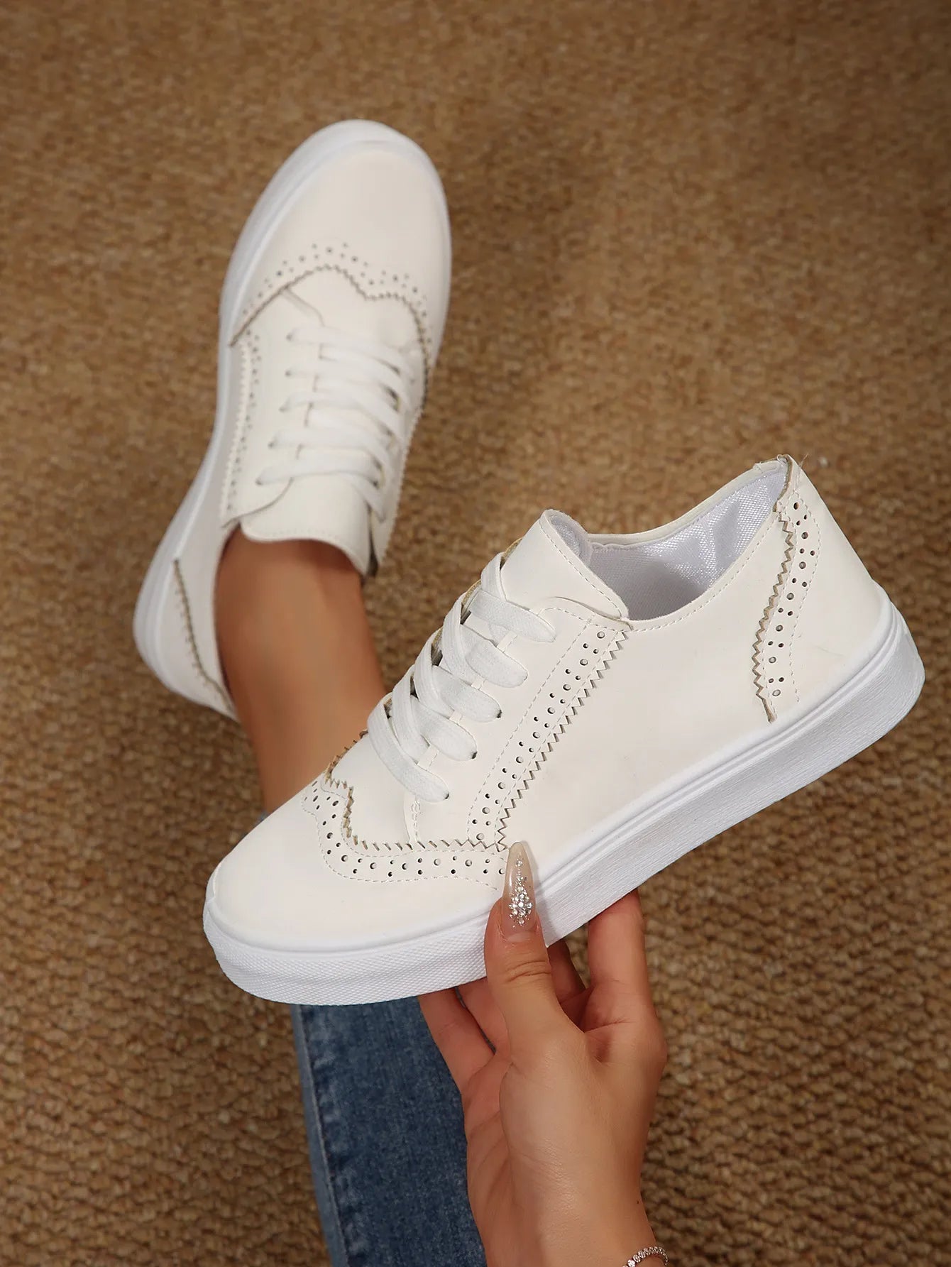 Lace Up Round Toe Platform Sneakers White 551765774f4146479b4084151f67a832-Max-Origin
