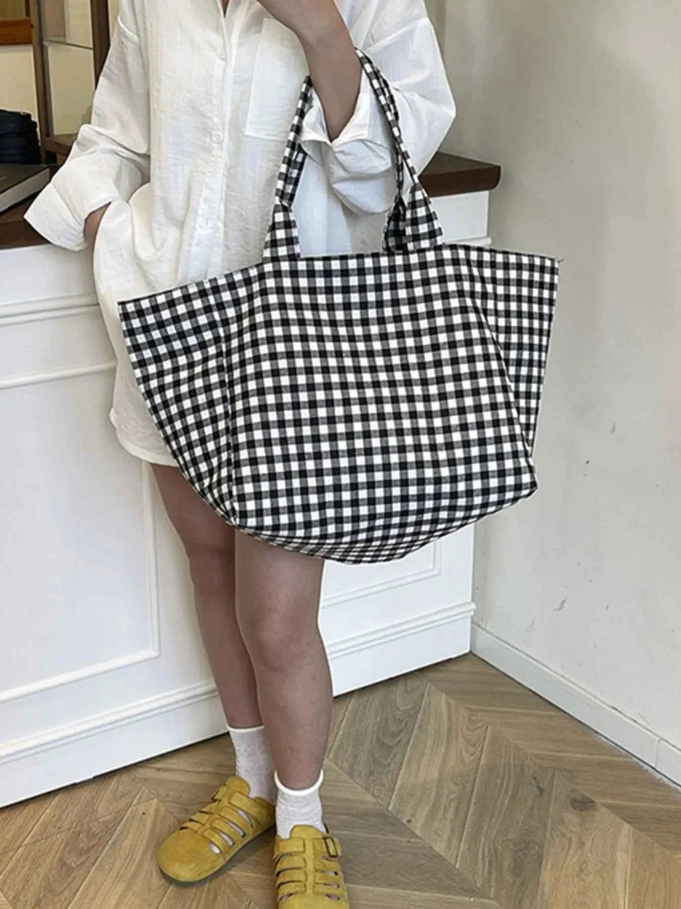 Classic Plaid Tote Bag 556f6ef6-7734-4302-a559-962ed614676b-Max-Origin