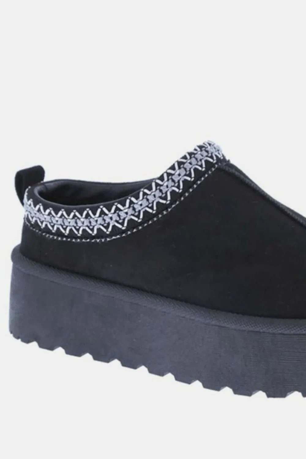Weeboo Platform Embroidered Trim Slip-On Boots 55a35d96-6df9-47f7-84f8-b01d43200d95-Max