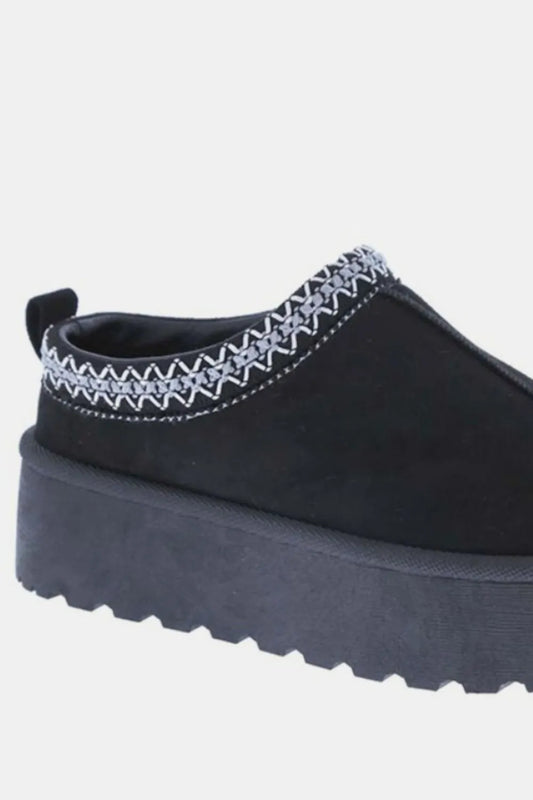 Weeboo Platform Embroidered Trim Slip-On Boots 55a35d96-6df9-47f7-84f8-b01d43200d95-Max