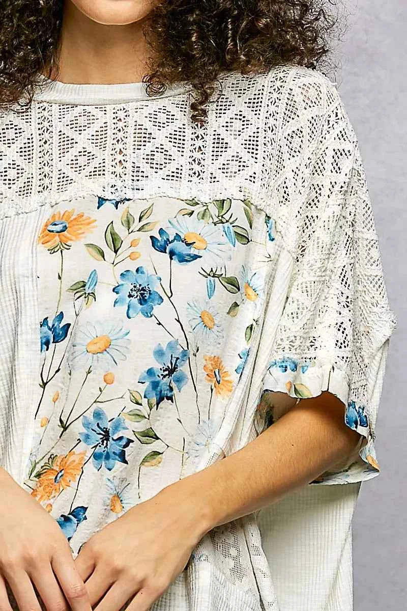 POL Floral Patchwork Lace Accent Blouse 55b0338f-f290-418a-b352-5a2239724f0e-Max-Origin