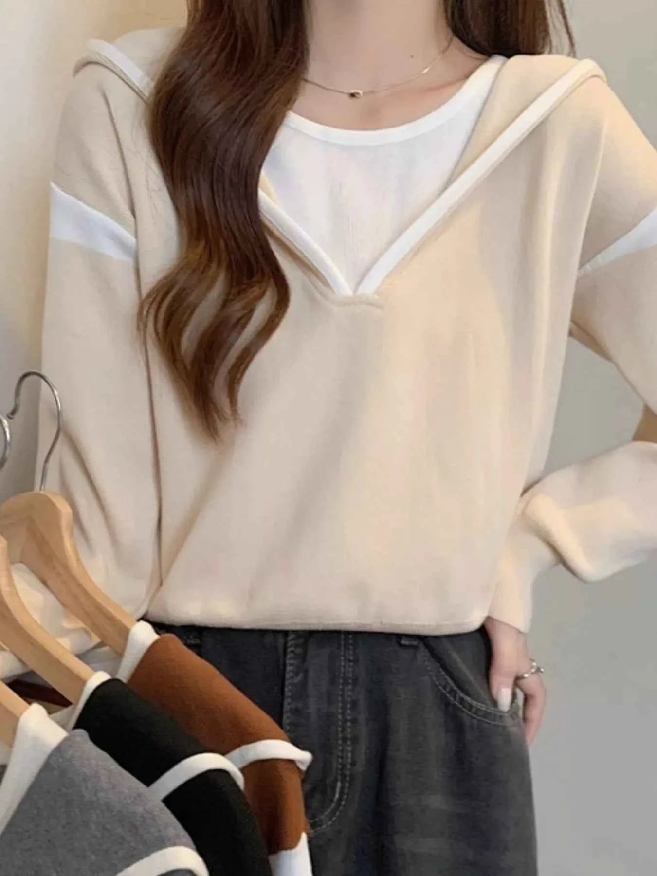 Contrast Trim Hooded Sweater 5664e31c-bb51-452c-8d9b-d010c4e2f4c2-Max-Origin