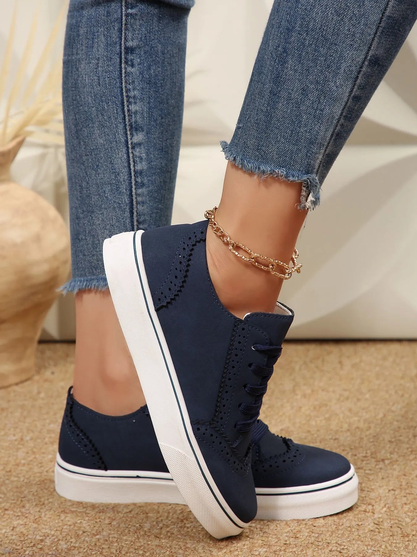 Lace Up Round Toe Platform Sneakers 572c6646-1935-452c-a802-48ccac7d8f33-Max-Origin